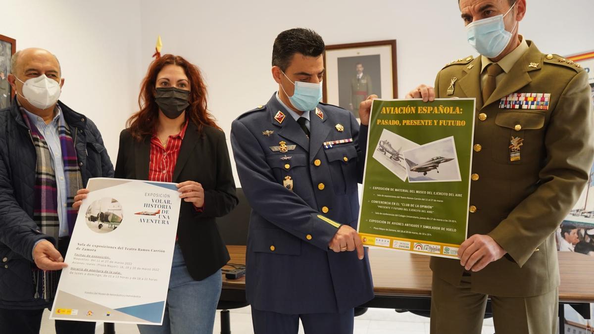 Presentación de las actividades del Ejército del Aire en Zamora: Feliciano Ferrero, Carmen Riquelme, Luis Rodríguez y Vicente González