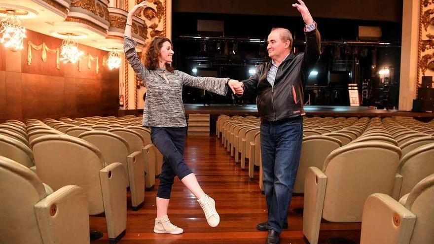 La bailarina Cristina Terentiev y el director del Ballet de Moscú Timur Fayziev, ayer en el teatro Colón.