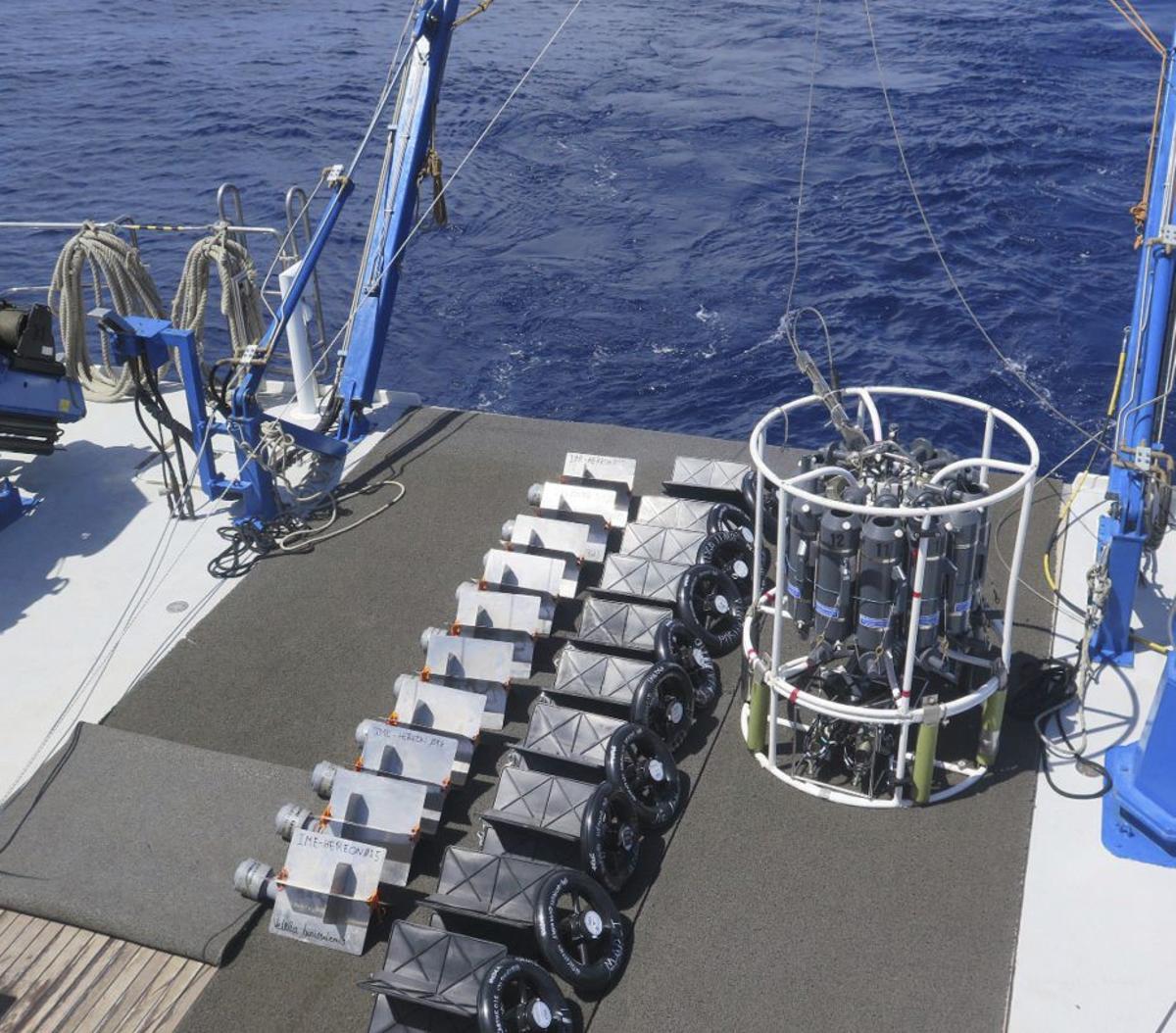En campañas de calibración se combinan datos de SWOT con boyas, gliders submarinos y mediciones directas en el mar.