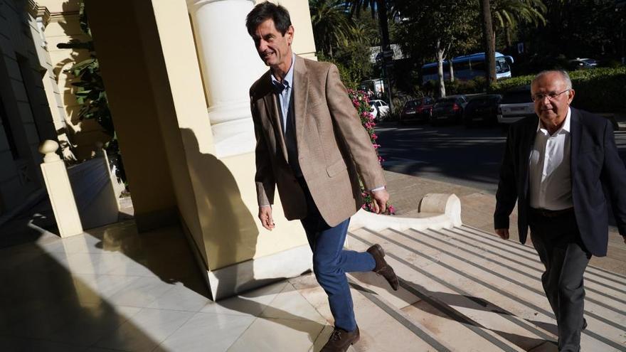 Gonzalo Hervás entrando al Ayuntamiento minutos antes de que comenzase la reunión con De la Torre y Arrabal.