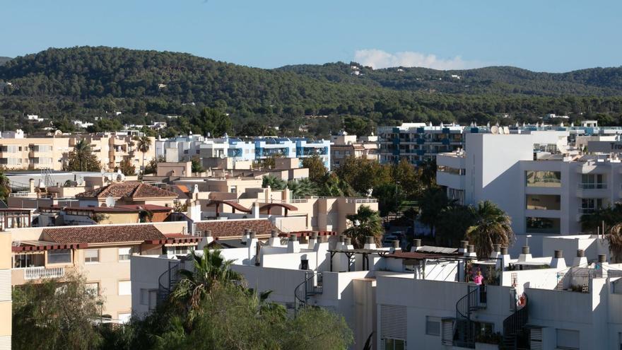 Imagen de archivo de viviendas en Santa Eulària.