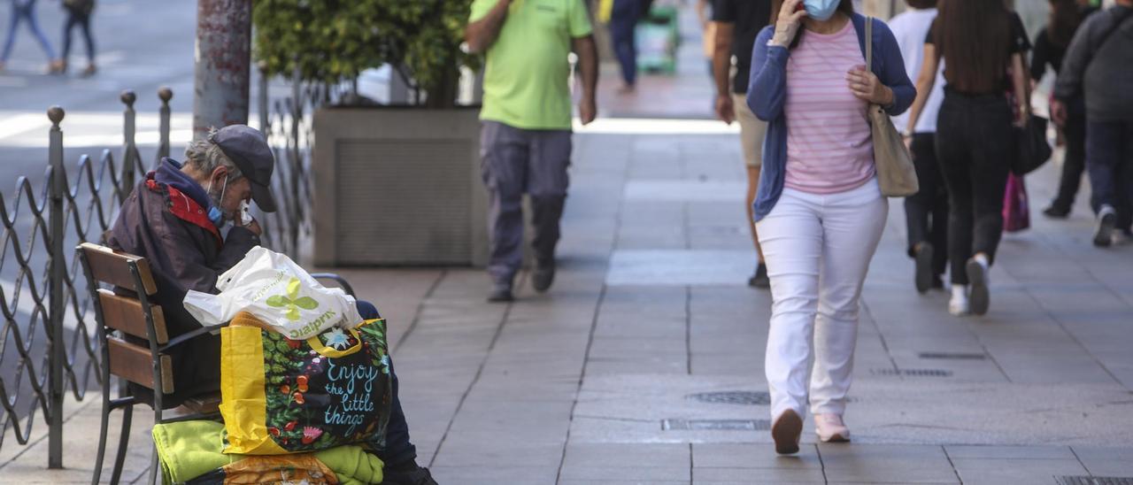 Un mendigo en el centro de Alicante