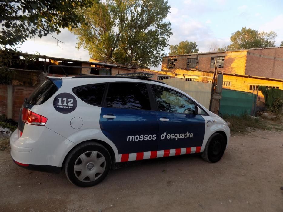 Els Mossos troben una fossa amb restes animals en