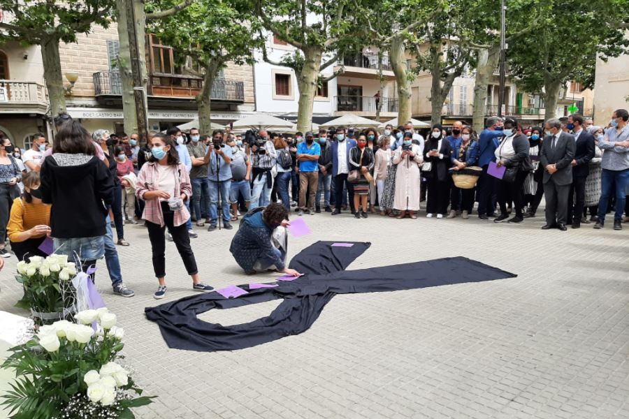 Minutos de silencio en toda Mallorca en repulsa del doble crimen machista de sa Pobla