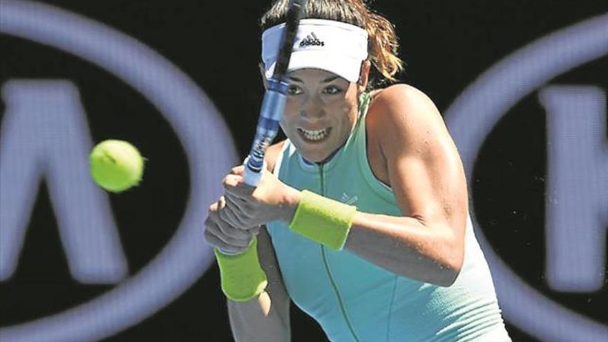 Muguruza y Carla Suárez debutan con buen pie pero con dolor