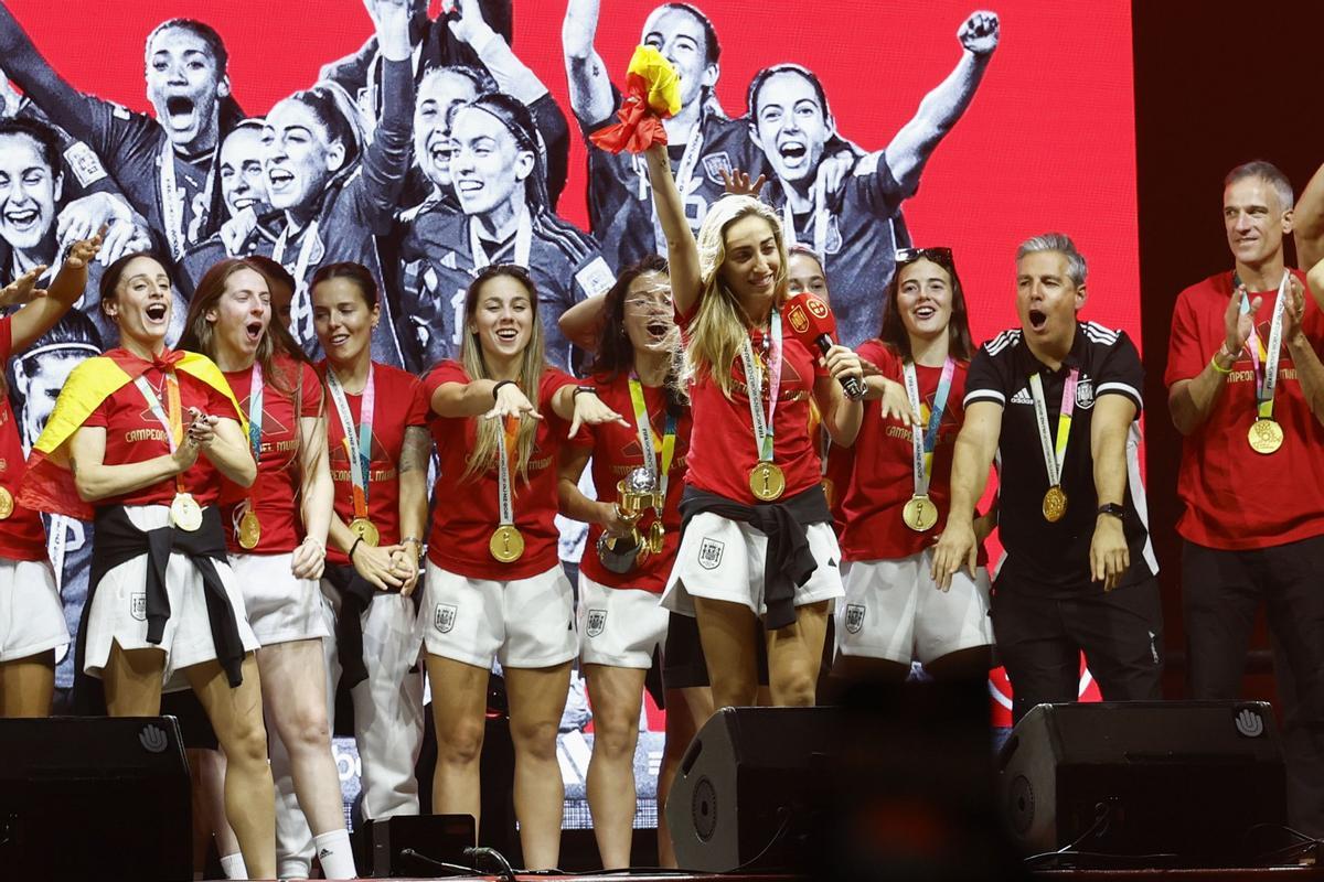 La gran fiesta del triunfo de la selección española de fútbol femenino en Madrid, en fotos