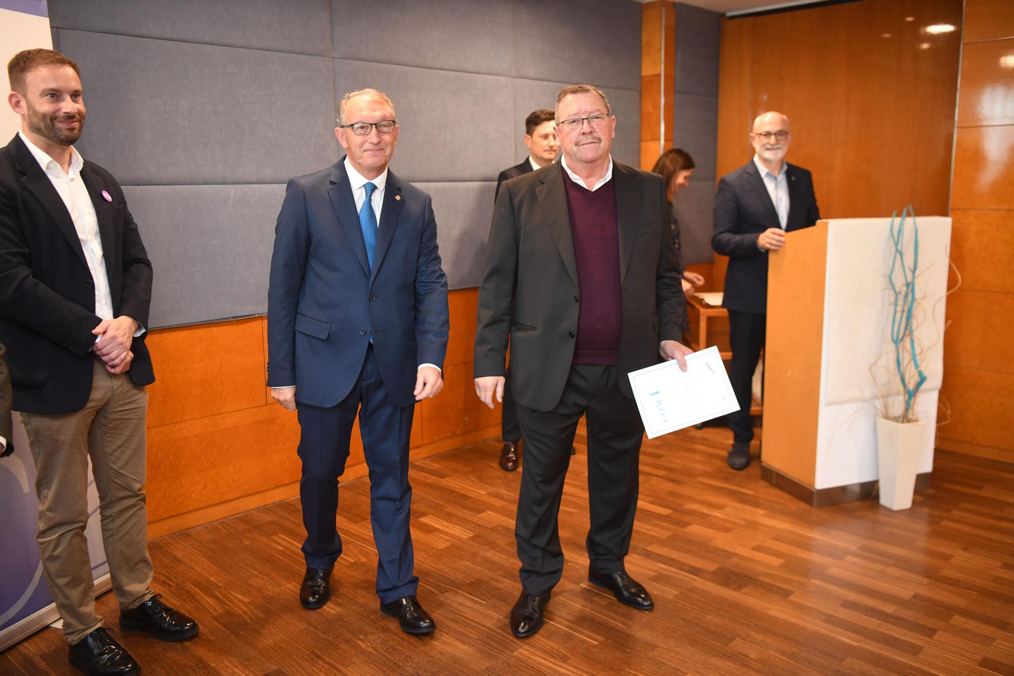 Entrega de insignias a agentes comerciales en los 25 y 50 años de colegiación