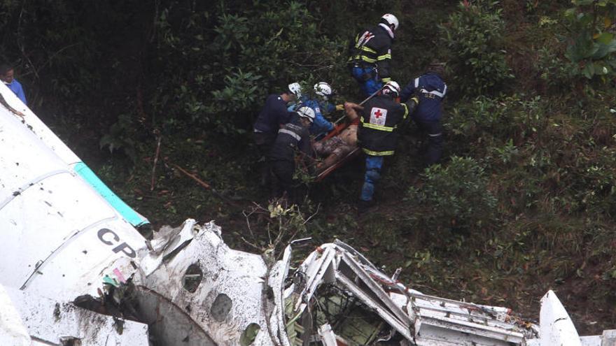 Les tasques de rescat en el lloc on s&#039;ha produït l&#039;accident