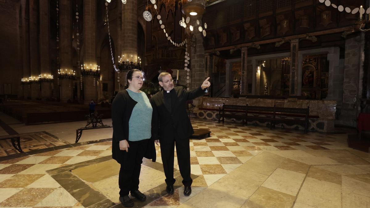 Esther Barceló junto a Pere Oliver en la Catedral.