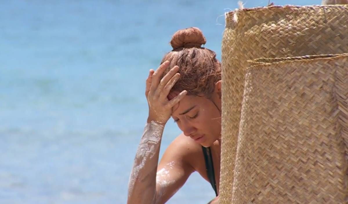 Adara se ha mareado después de participar (sin comer nada) en el primer juego de localización