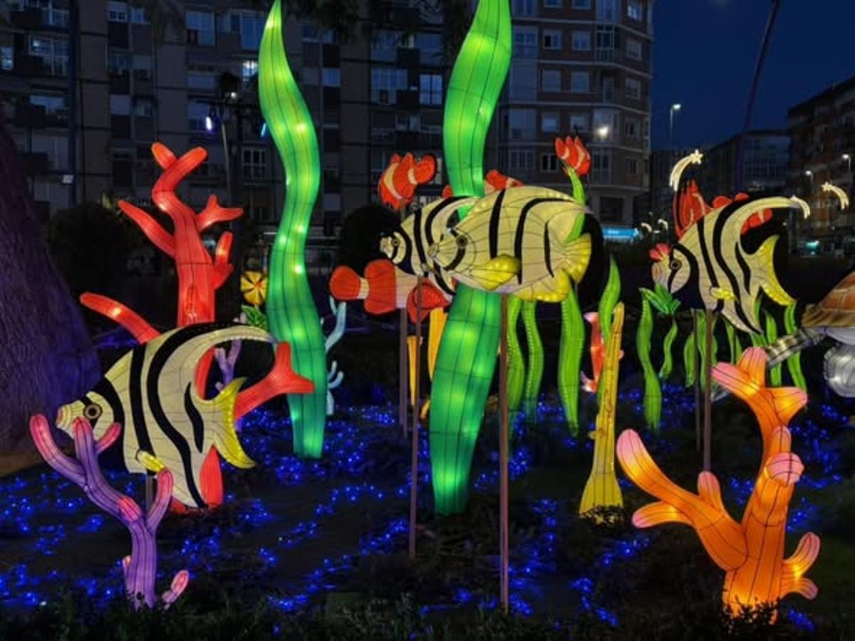 La instalación lumínica 'Lucidum' abre sus puertas este viernes bajo el Gran Árbol de la Navidad de la plaza Circular