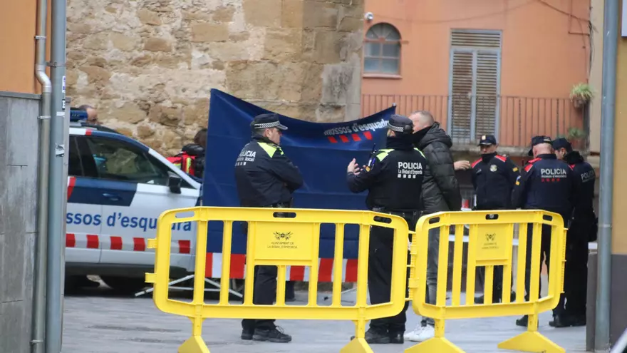 VIDEO | Troben un nadó mort dins d'una paperera al centre de la Bisbal d'Empordà