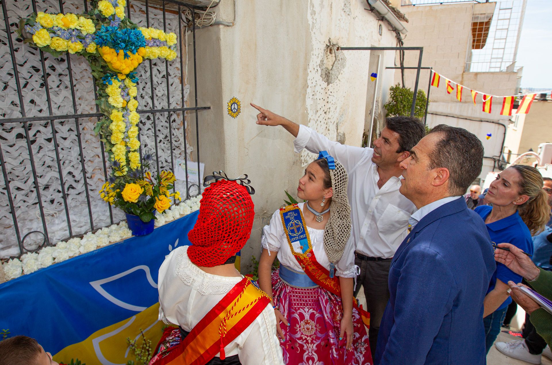 Santa Cruz se engalana con las Cruces de Mayo