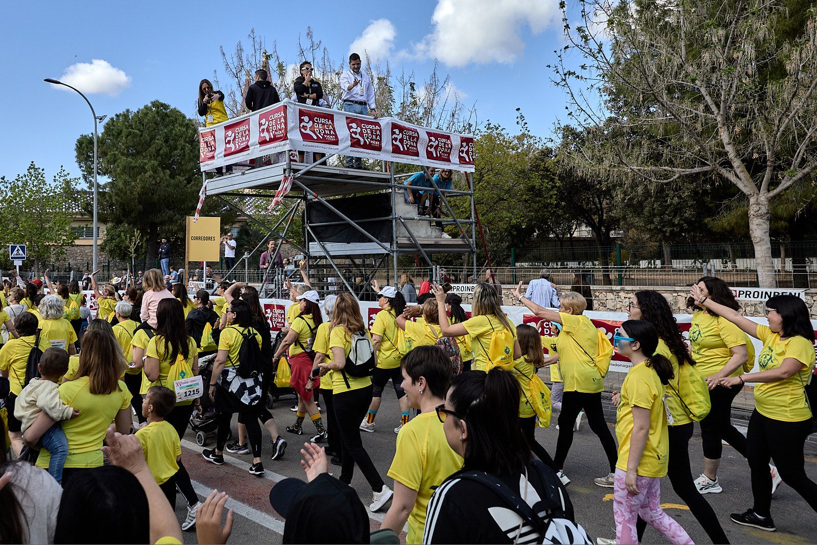 Miles de mujeres en la XV Cursa de la Dona Vicky Foods de Gandia