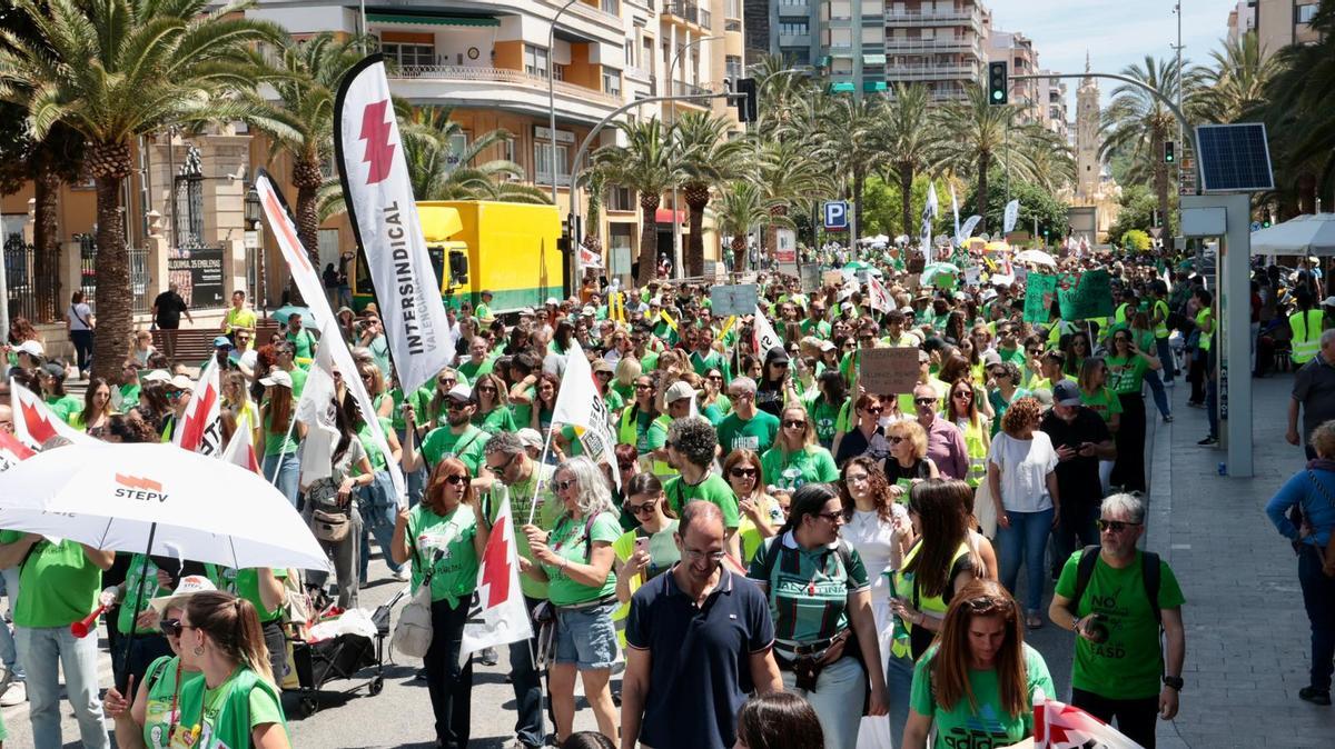 La lucha docente vuelve a las calles de Alicante en la segunda semana de huelga