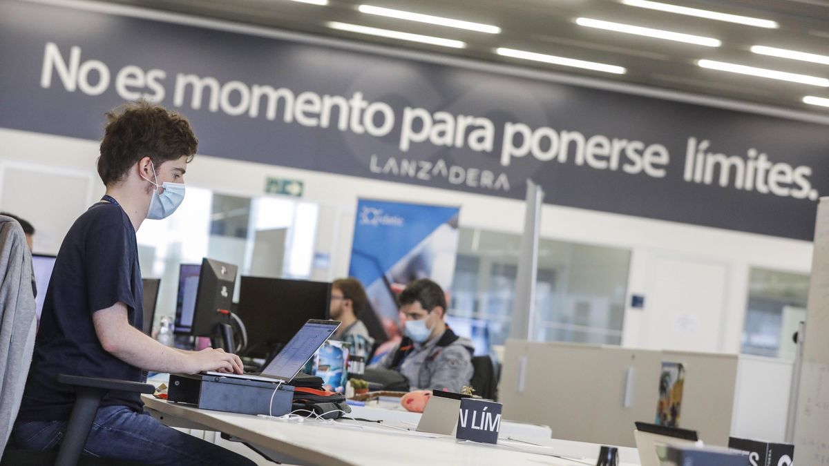 Equipo trabajando en Lanzadera (Valencia).