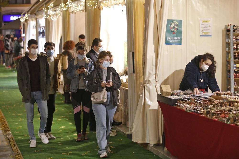 El primer dia del mercat de Nadal de Girona