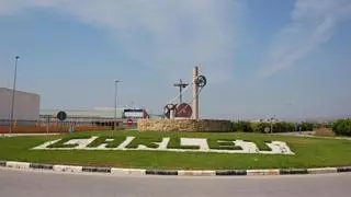 La ampliación de la rotonda de la carretera de la Cruz Negra mejorará el acceso al polígono de Carlet