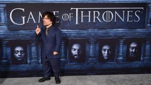 El actor Peter Dinklage, durante la el preestreno de la sexta temporada de ’Juego de tronos’, en Los Ángeles.