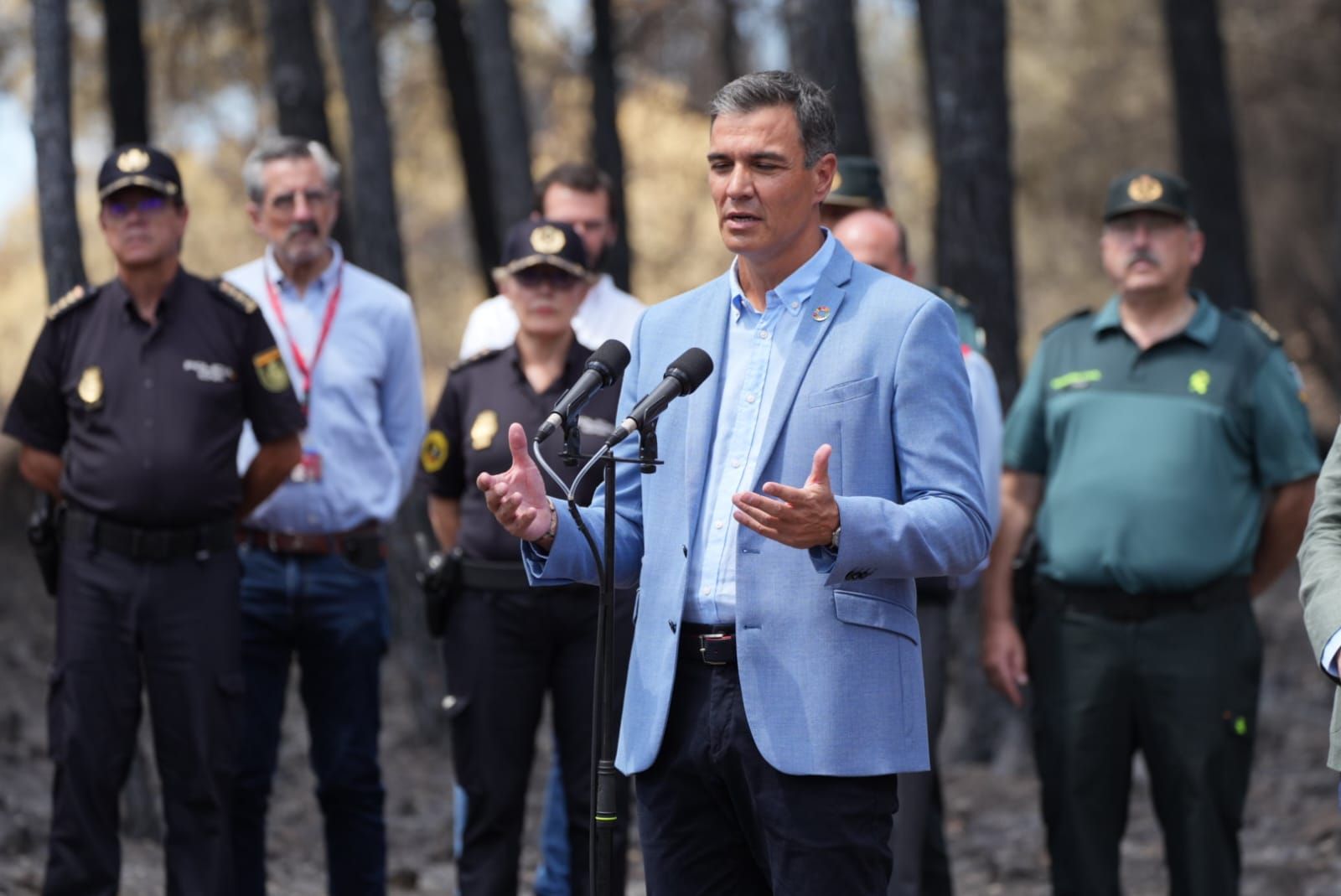 Las imágenes de la visita de Pedro Sánchez a la zona del incendio de Bejís