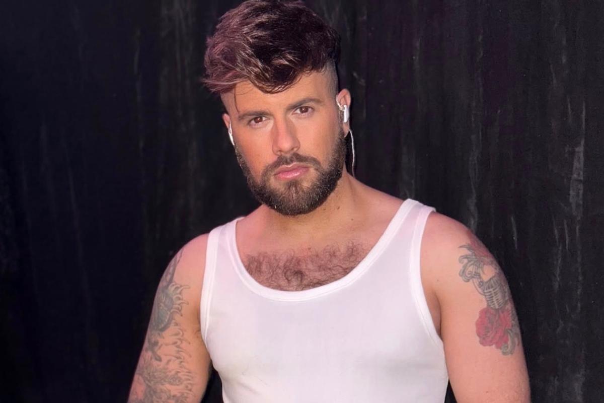 José Manuel, tanatopractor de día y cantante de orquesta de noche: "El público de Toledo es el que más baila"