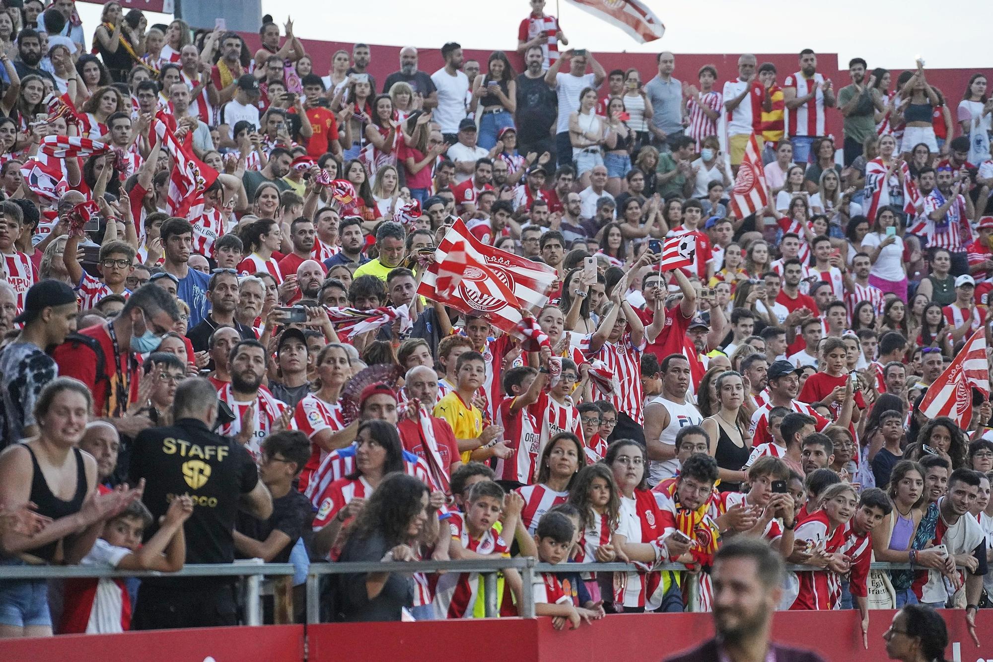 Les millors imatges de la rua de celebració del Girona i el Bàsquet Girona