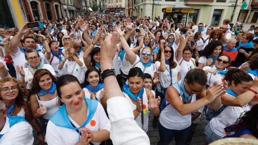 Asistentes a la fiesta del Carmín del pasado año.