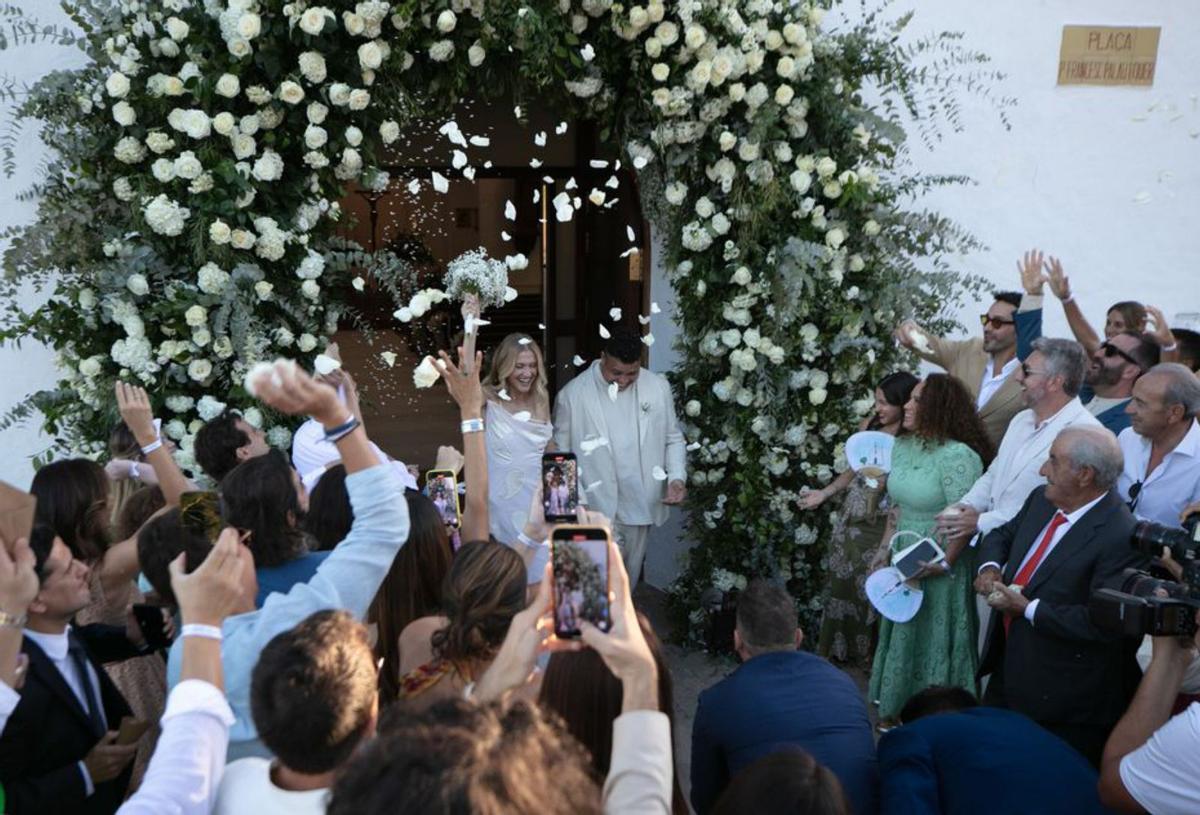 El exfutbolista Ronaldo se casó en la iglesia de es Cubells. | RAQUEL BENITO