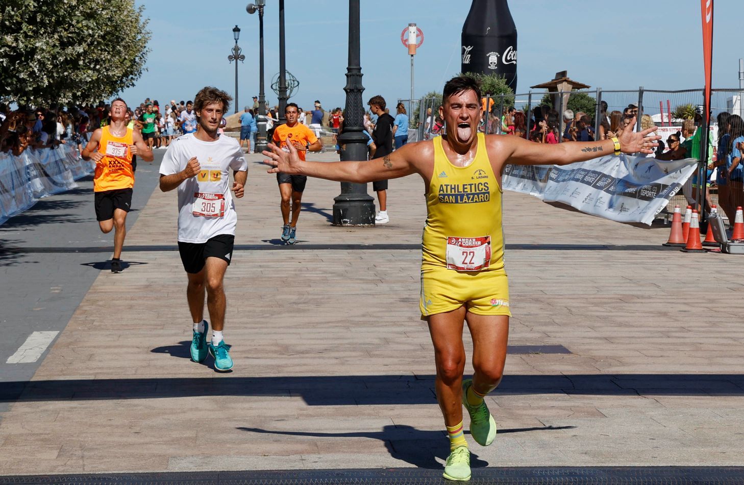 Carreira Pedestre Popular Correr e Andar Baiona 2022: Baiona suda a ritmo  de zapatilla y zumba