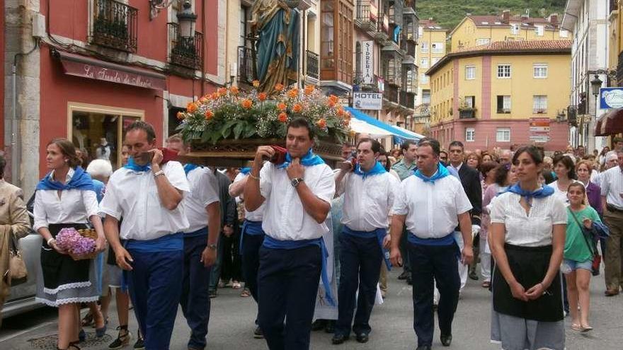 La procesión de la Virgen de Guía en Ribadesella.