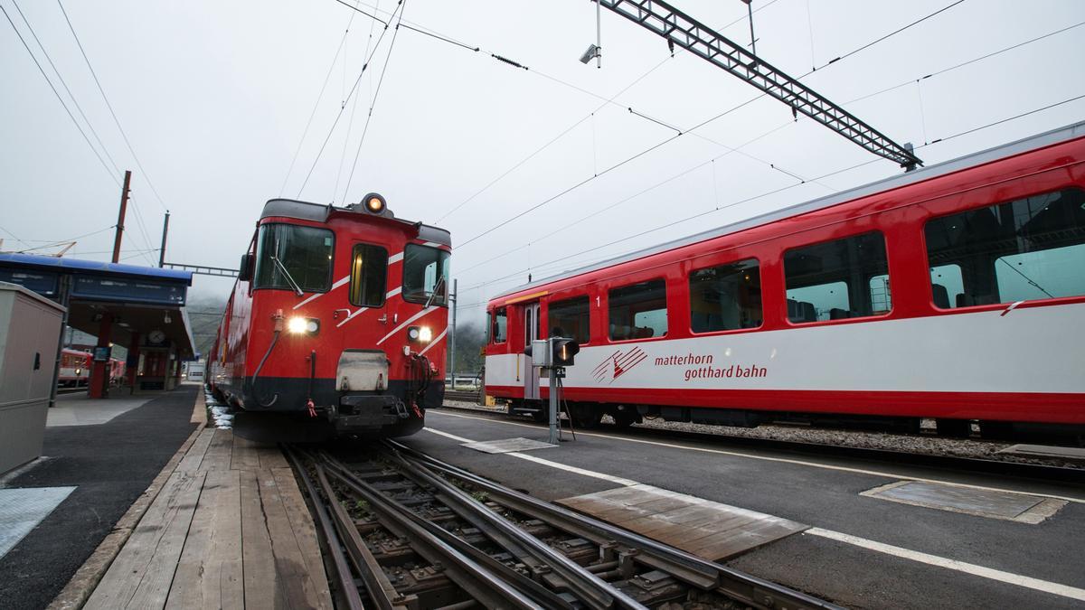 Trenes en la estación de Andermatt, en el cantón de Uri, Suiza (archivo)