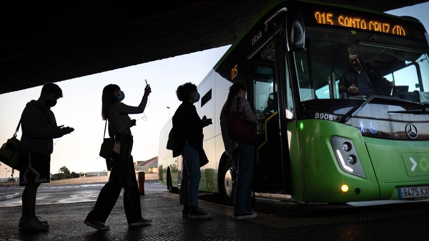 El acceso en transporte público a los núcleos urbanos de La Laguna es «muy deficiente»