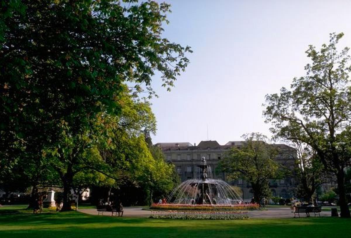 La ciudad tiene espacios verdes como el Jardin Anglais