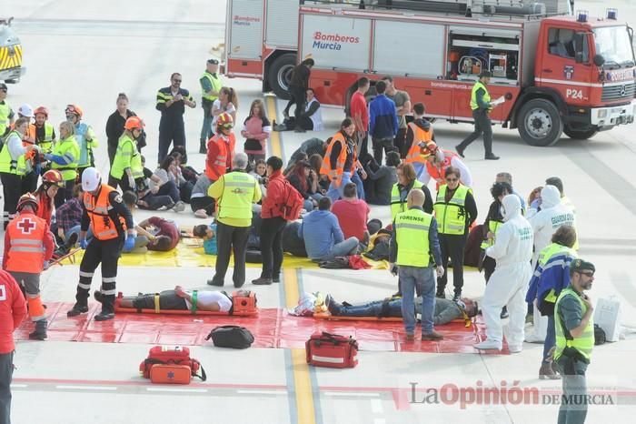 Simulan un accidente aéreo en aeropuerto