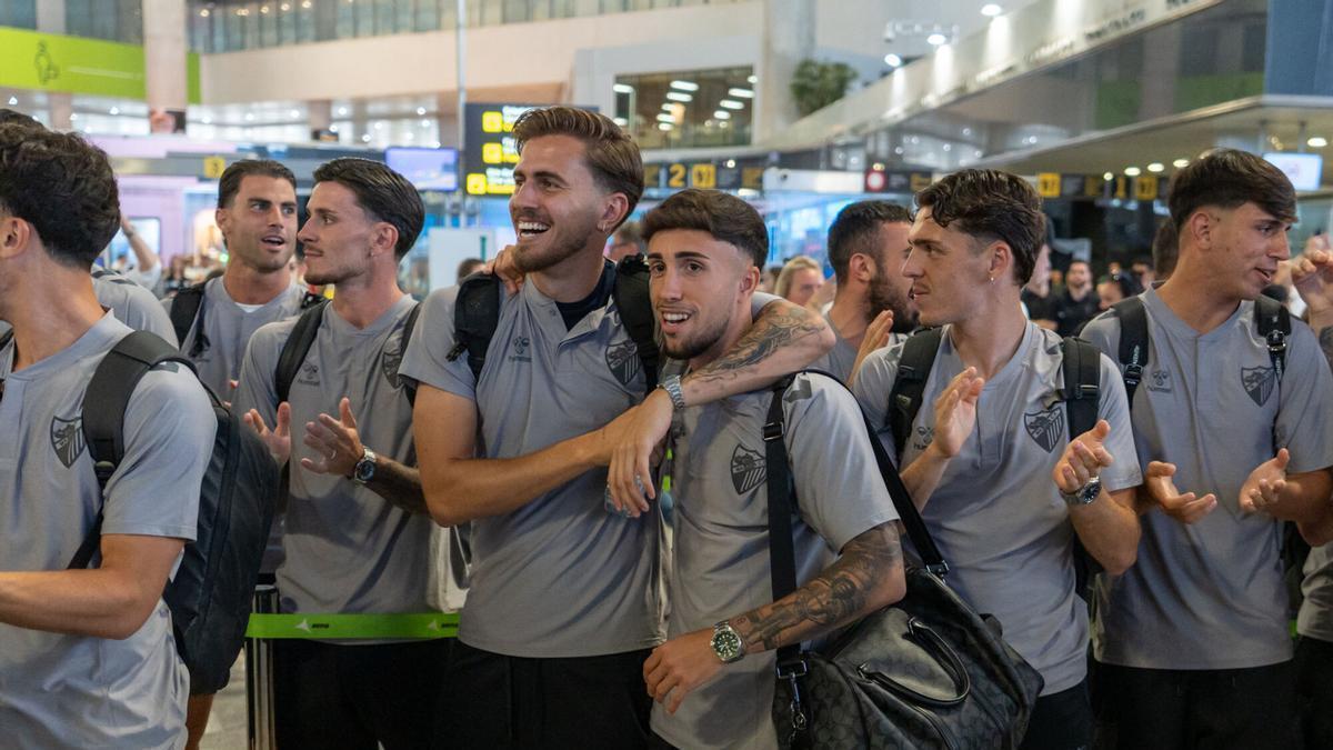 Despedida al Málaga CF en el aeropuerto antes de enfrentarse a la UD Las Palmas en el primer partido del play off de ascenso a la Primera División