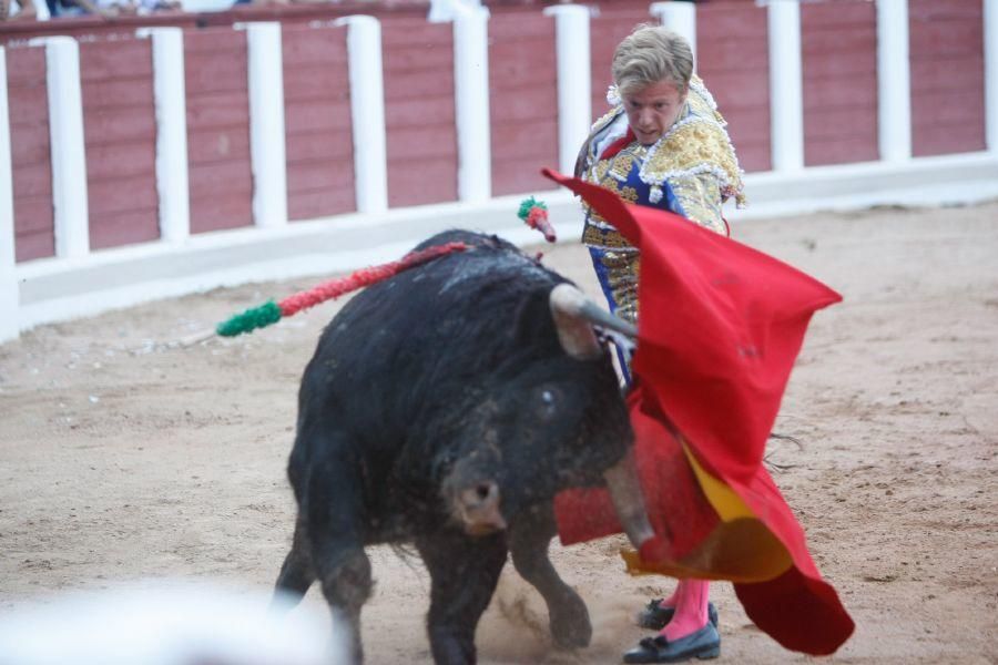 Toros en San Pedro: Cayetano, por la puerta grande