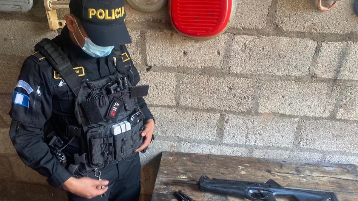 Un miembro de la Policía Nacional Civil de Guatemala.