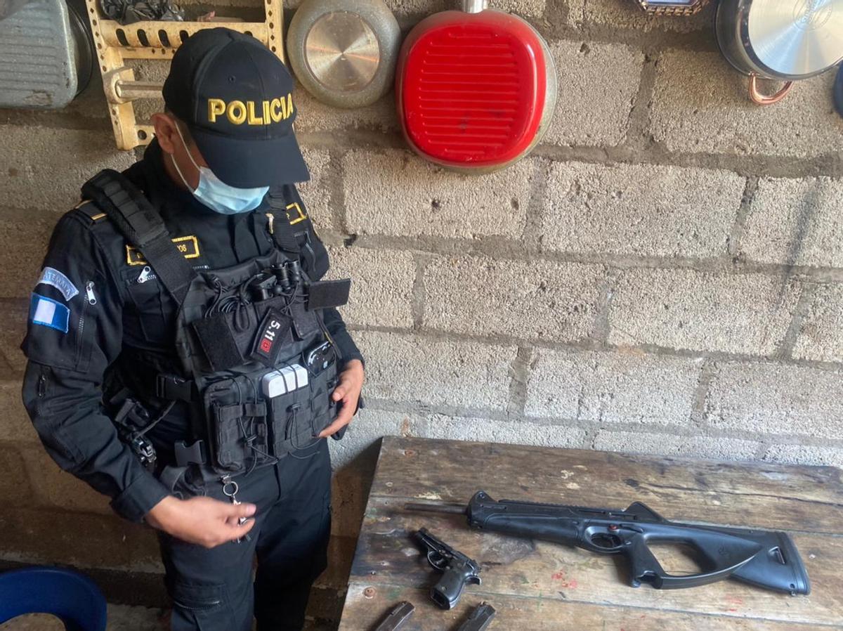 Un miembro de la Policía Nacional Civil de Guatemala.