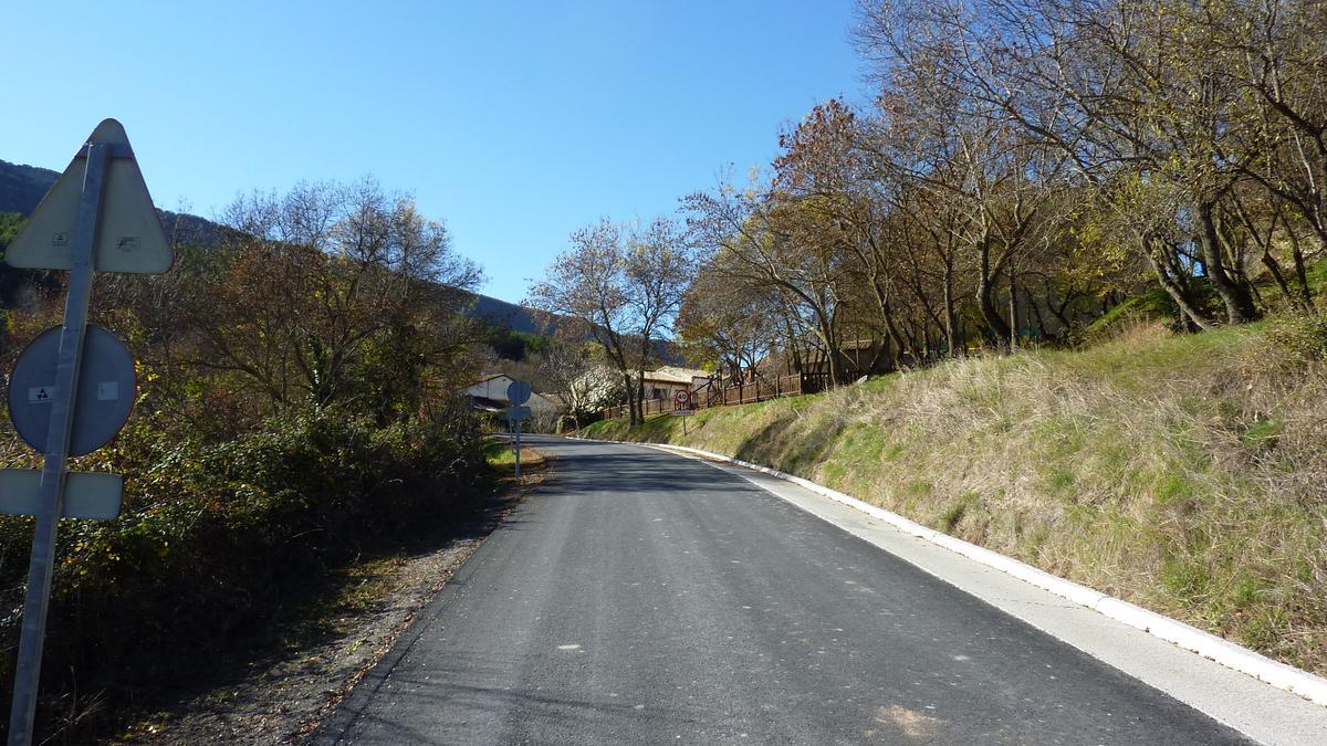 Carretera arreglada por la DPZ