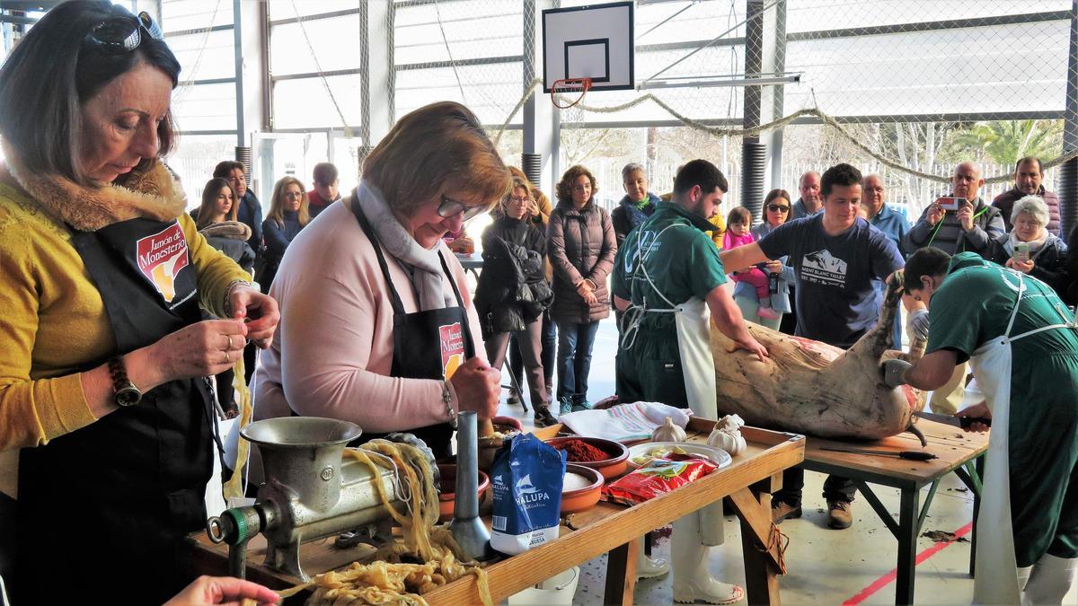 Matanza didáctica del cerdo ibérico en Monesterio