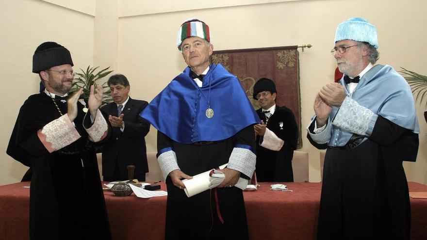 Francisco Ayala recibió el honoris causa de la UIB en 2006