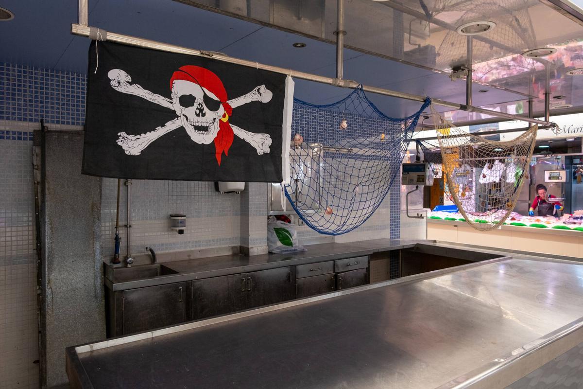 Paradas vacías en el mercado de la Barceloneta