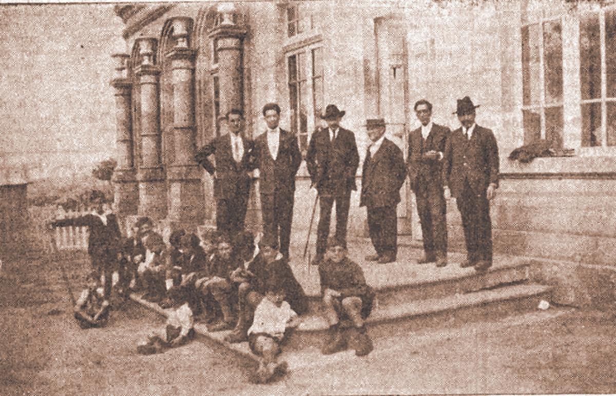 Visita por  el estudio para la implantación del jardín escolar y campo de experimentación agrícola.