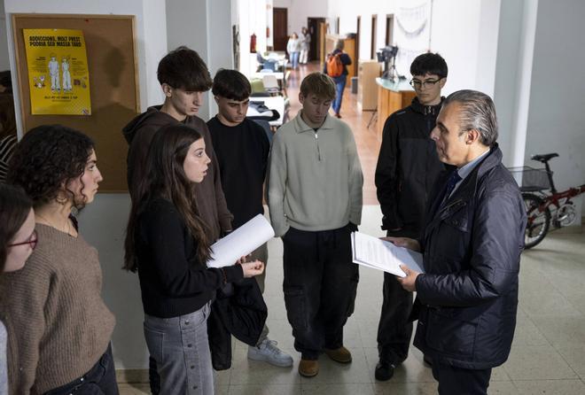 Antoni Vera, conseller de Educación y Universidades, visita el IES Joan Alcover