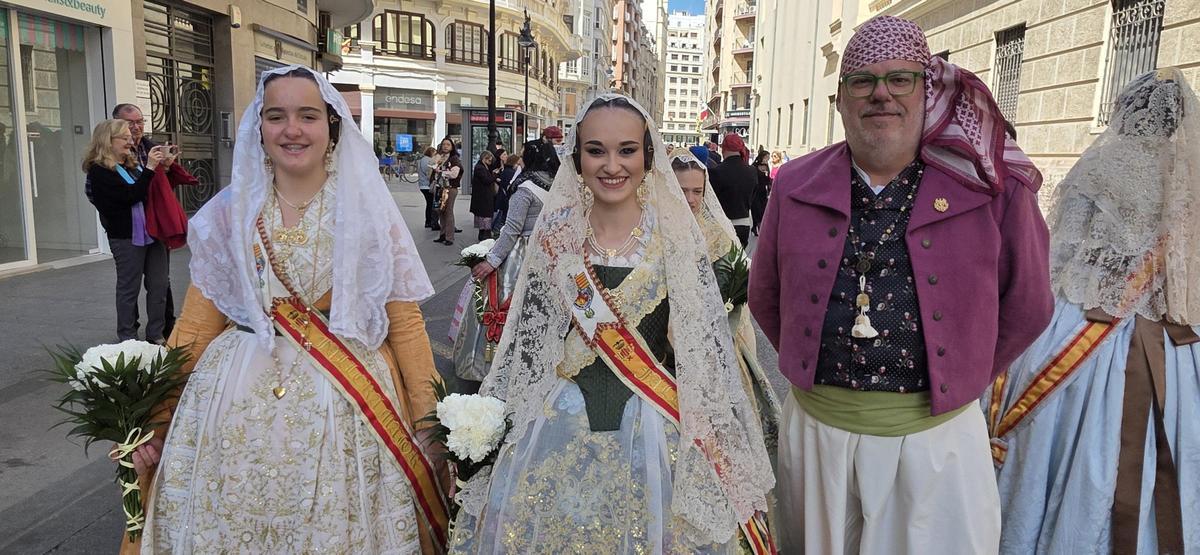 Las comisiones de falla en la Ofrenda a San Vicente Ferrer (2/6)
