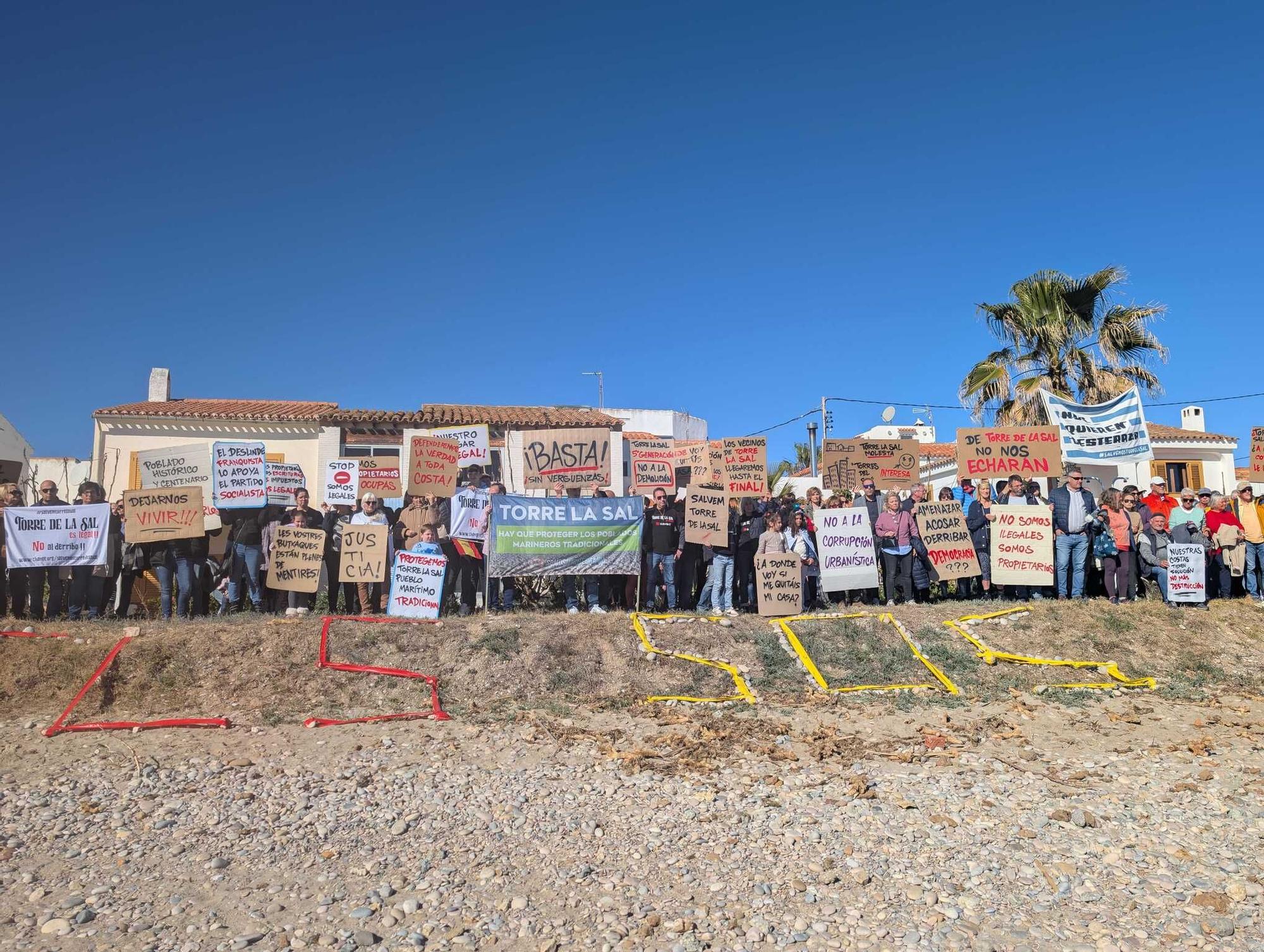 Las imágenes de la manifestación contra el derribo de Torre la Sal