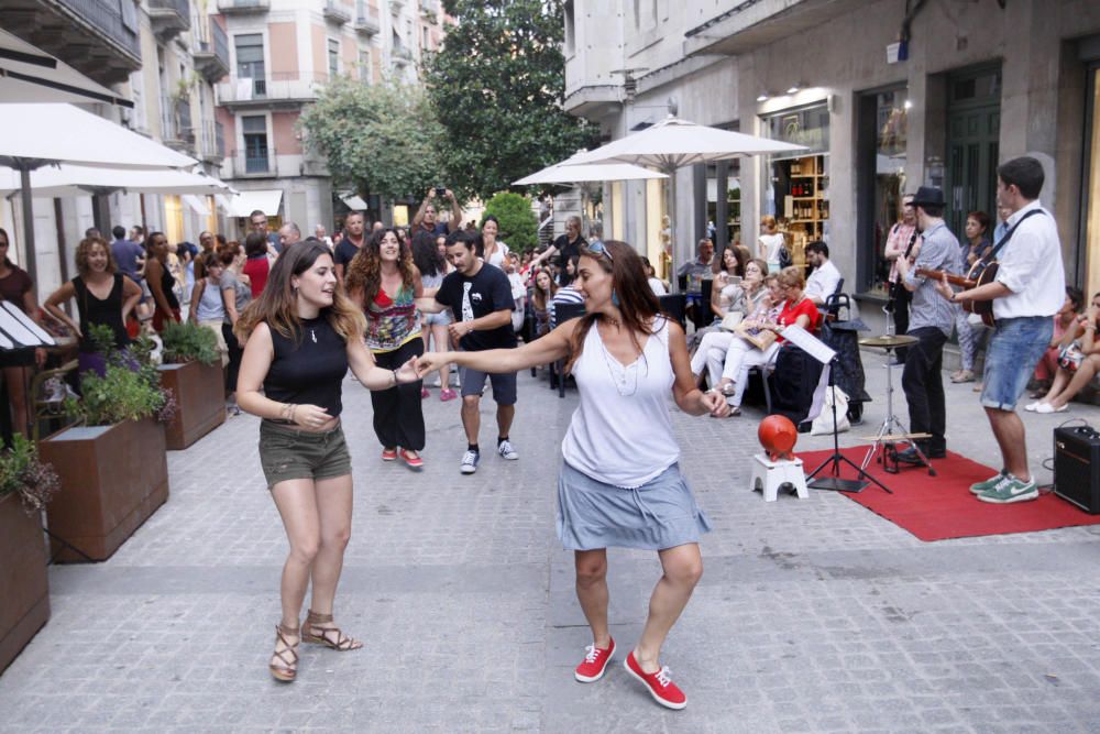 «Lindy-hop» al carrer Hortes de Girona