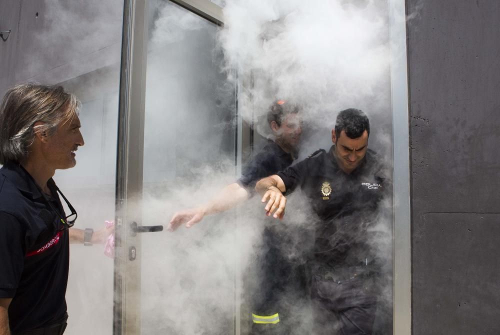 Talleres prácticos de los Bomberos a la Policía Nacional