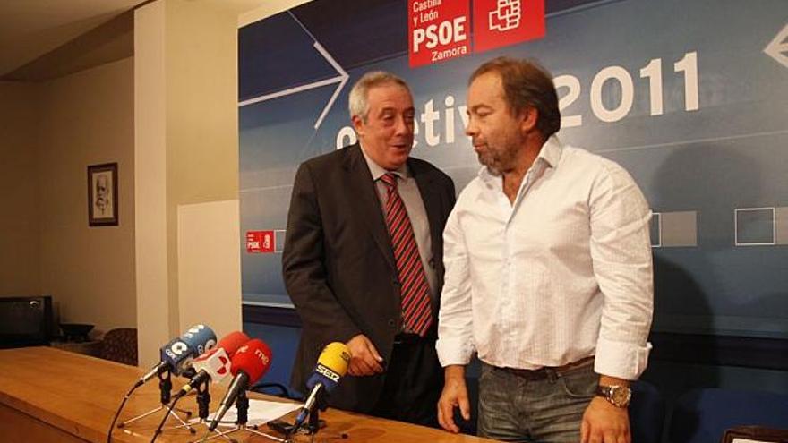 A la izquierda, Carlos Hernández, junto al alcalde de Montamarta.