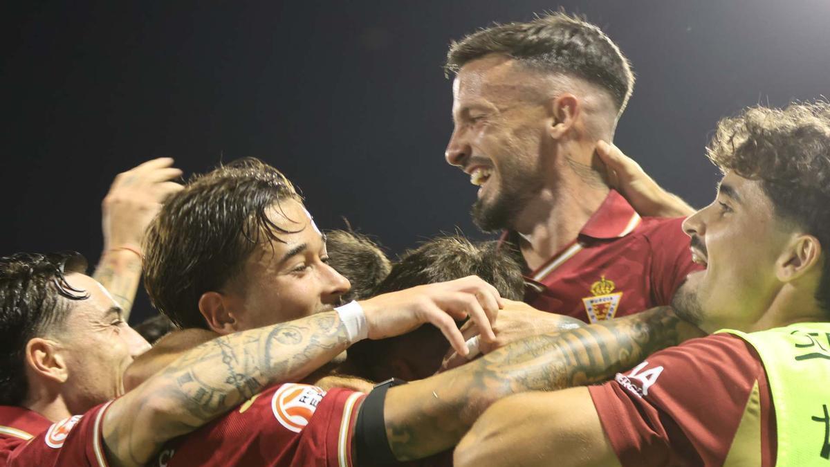 REAL MURCIA HÉRCULES | El ‘expulsado’ Javi Moreno impulsa al Real Murcia a la victoria ante el Hércules